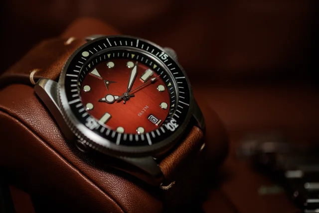 Sea Hunt ( Burgundy dial )